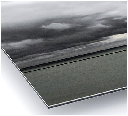 Print UV pe panouri Bond tip sandwich cu fete din aluminiu si interior din polietilena